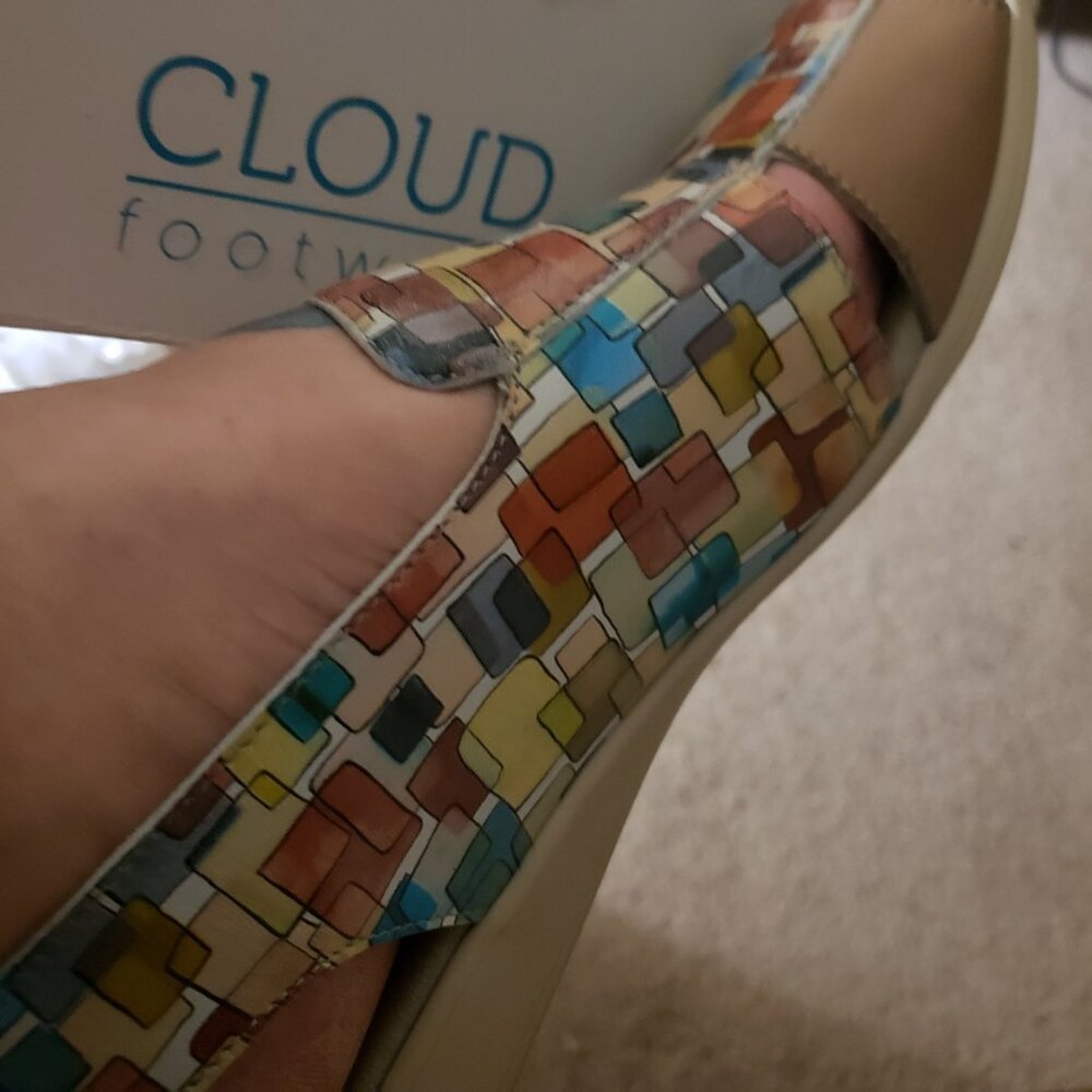 Cloud Open-Toed Shoes - NIB - Picture 3 of 13